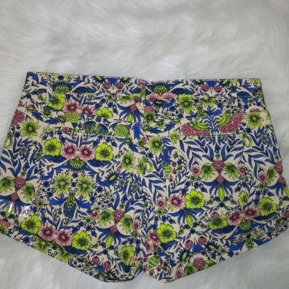 H&M Floral Cuffed Shorts - Picture 2 of 5